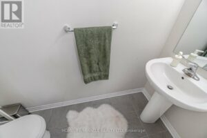 63 PROGRESS CRES, Kitchener, Ontario Bath Room