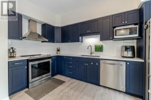 63 PROGRESS CRES, Kitchener, Ontario Kitchen