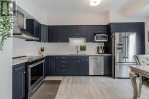 63 PROGRESS CRES, Kitchener, Ontario Kitchen Oven