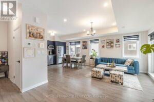 63 PROGRESS CRES, Kitchener, Ontario Living Room
