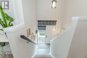 63 PROGRESS CRES, Kitchener, Ontario Stairs